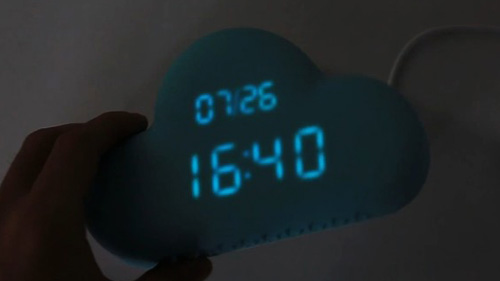 электронные часы ОБЛАКО в темноте